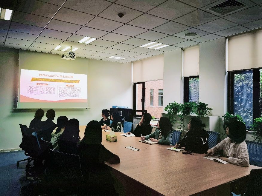 会议室里的人们AI 生成的内容可能不正确。